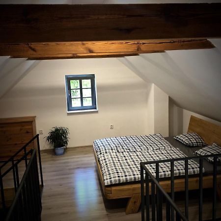 Mezonetový apartmán s terasou na samotě v lese Vlkava Esterno foto