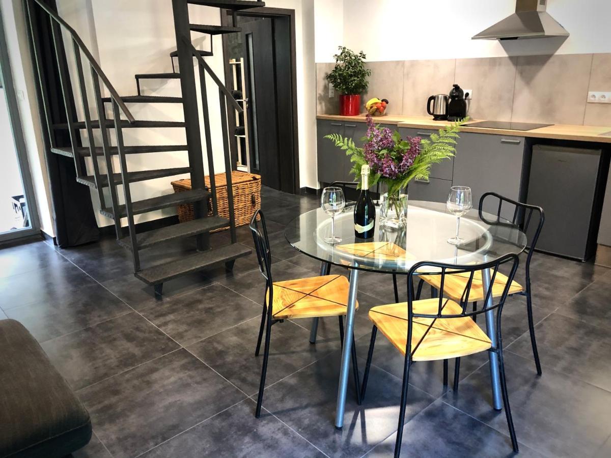 Mezonetový apartmán s terasou na samotě v lese Vlkava Esterno foto