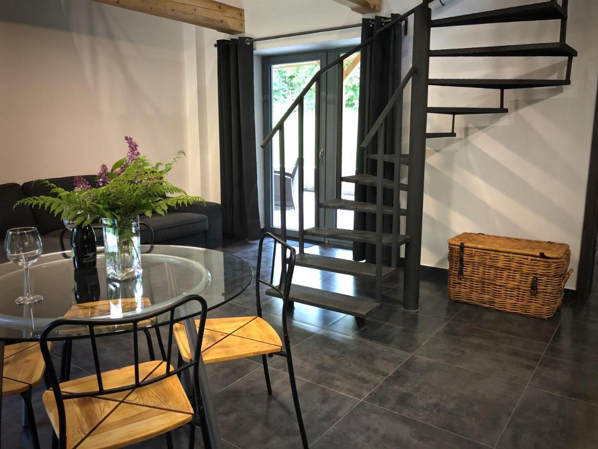 Mezonetový apartmán s terasou na samotě v lese Vlkava Esterno foto