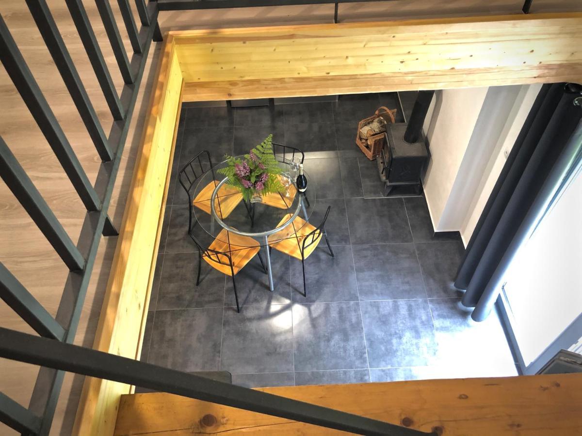 Mezonetový apartmán s terasou na samotě v lese Vlkava Esterno foto