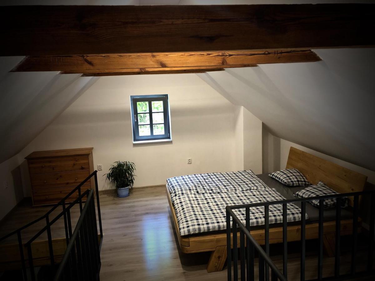 Mezonetový apartmán s terasou na samotě v lese Vlkava Esterno foto